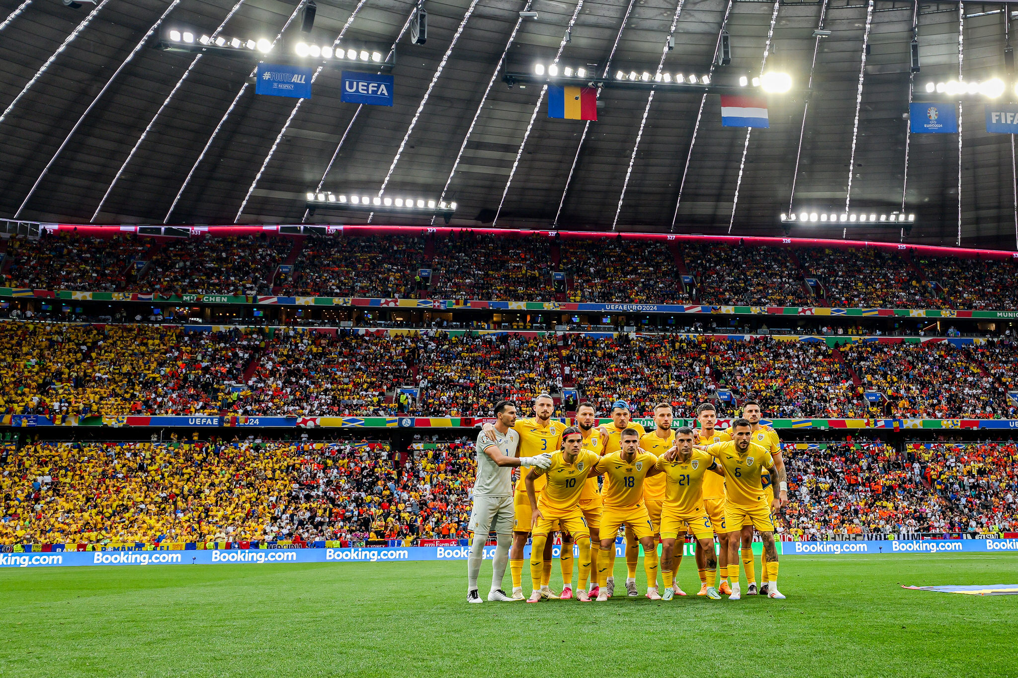 Fotografie de grup cu nationala Romaniei, Romania - Tarile de Jos 0-3, optimile EURO 2024 // © Marius Tudor