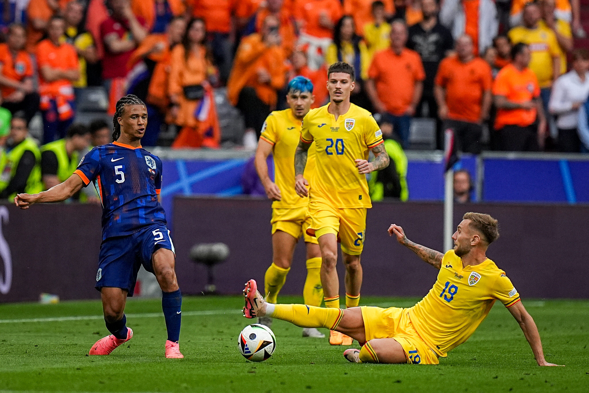 Faza de joc cu Denis Dragus, Romania - Tarile de Jos 0-3, optimile EURO 2024 // © Marius Tudor