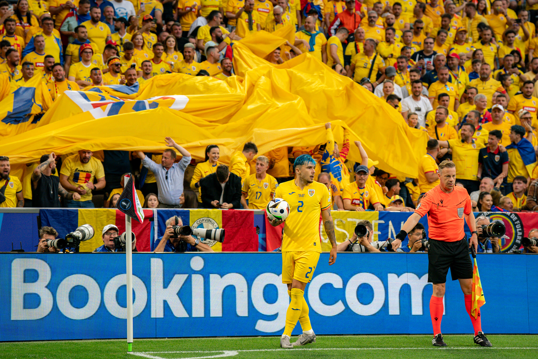 Faza de joc cu Andrei Ratiu, Romania - Tarile de Jos 0-3, optimile EURO 2024 // © Marius Tudor