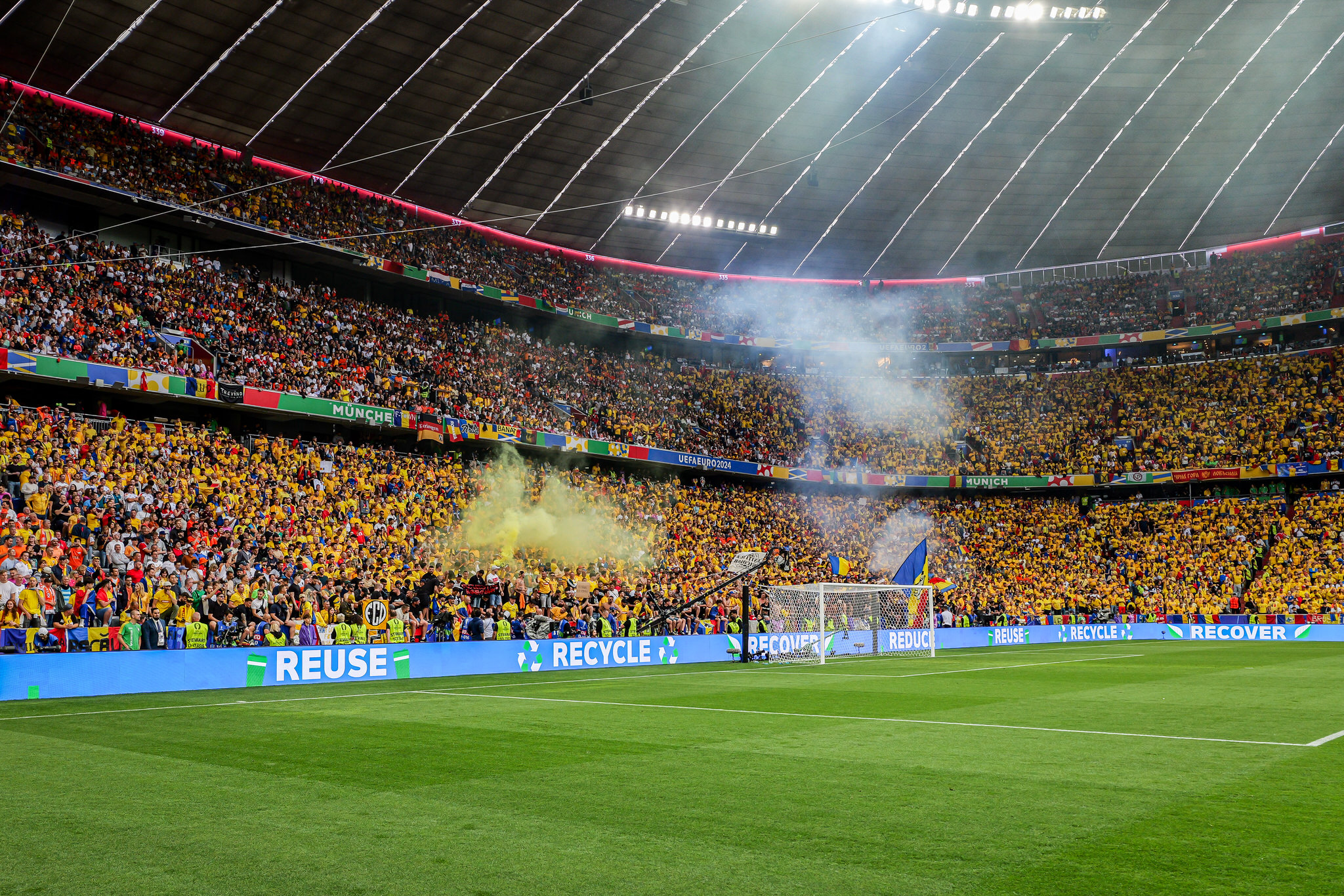 Suporteri ai nationalei Romaniei, Romania - Tarile de Jos 0-3, optimile EURO 2024 // © Marius Tudor