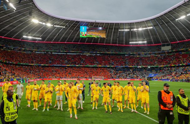 Nationala Romaniei multumeste publicului la finalul meciului Romania - Tarile de Jos 0-3, optimile EURO 2024 // © Marius Tudor